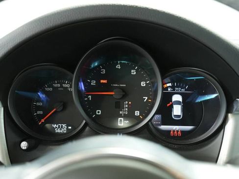 Certified 2021 Porsche Macan image 14