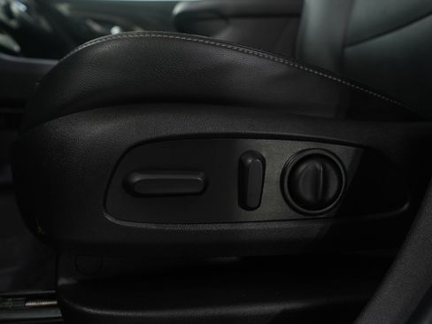 Used 2024 GMC Terrain SLT image 22