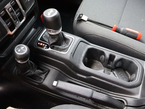 Used 2024 Jeep Wrangler Unlimited Sahara AWD/4WD image 23