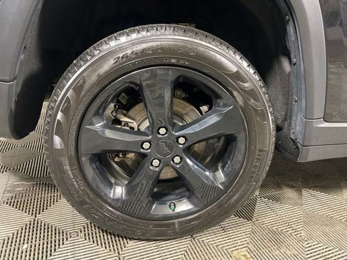 Certified 2023 Jeep Grand Cherokee Limited w/ Luxury Tech Group II image 12