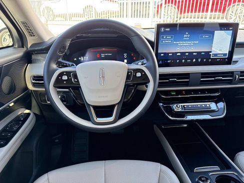 New 2026 Lincoln Corsair Premiere image 17