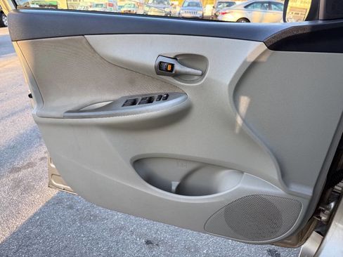 Used 2013 Toyota Corolla LE Special Edition image 19