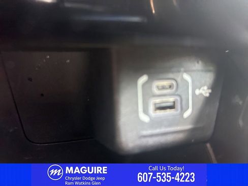 Used 2022 Jeep Compass Latitude w/ Sun and Sound Group AWD/4WD image 32