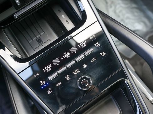 Certified 2025 Porsche Cayenne S AWD/4WD image 36