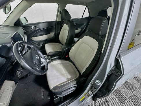 Used 2023 Hyundai Venue SEL w/ Cargo Package image 13