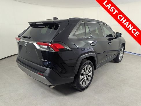 Used 2022 Toyota RAV4 Limited image 4