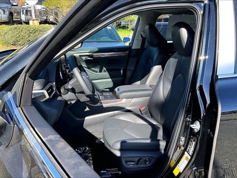 New 2026 Toyota Highlander Limited AWD/4WD image 9