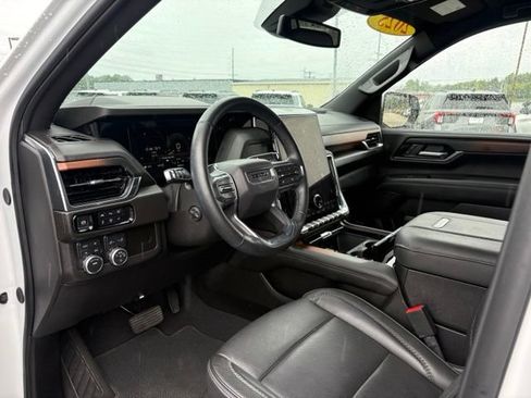Used 2025 GMC Yukon XL Denali AWD/4WD image 3