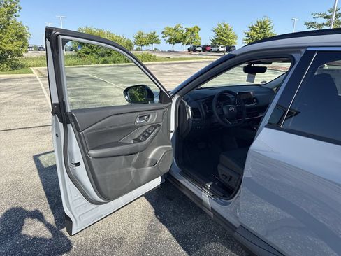 New 2026 Nissan Rogue Dark Armor AWD/4WD image 18