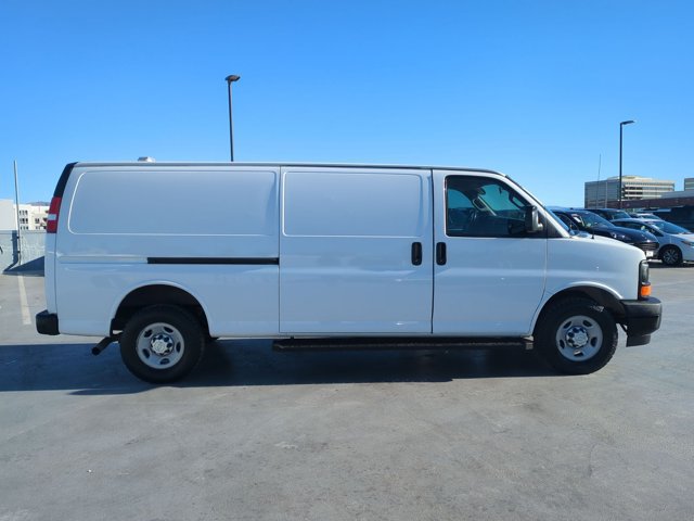 Used 2017 Chevrolet Express 3500 Extended RWD image 4