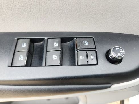 Used 2019 Toyota Highlander XLE image 24