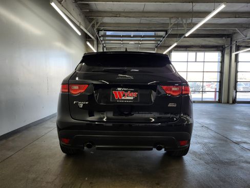 Used 2020 Jaguar F-PACE Premium image 33