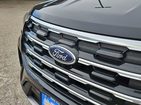 Used 2025 Ford Explorer Active w/ Active Comfort Package image 13