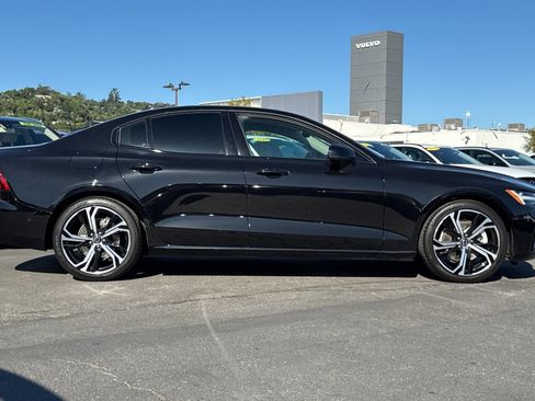 Certified 2025 Volvo S60 B5 Plus AWD/4WD image 9