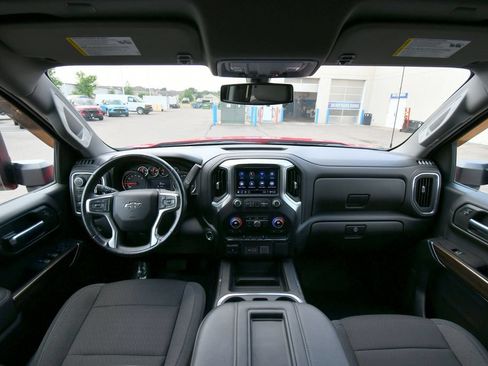Used 2021 Chevrolet Silverado 1500 LT Trail Boss AWD/4WD image 3