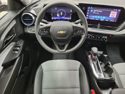 Used 2025 Chevrolet Trax LT image 16