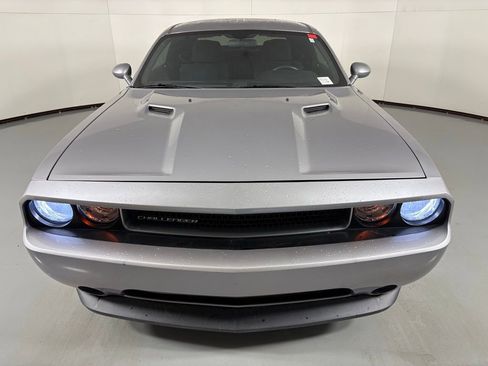 Used 2014 Dodge Challenger SXT image 3