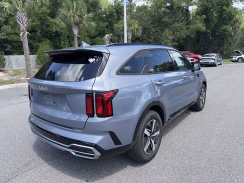 Certified 2023 Kia Sorento S FWD image 4