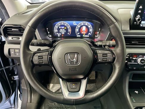 Used 2025 Honda Pilot Elite image 11