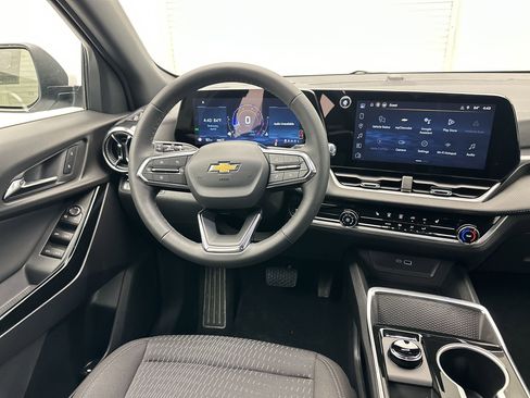 New 2026 Chevrolet Equinox LT w/ LPO, Floor Liner Package AWD/4WD image 26