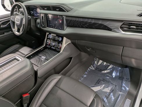 Used 2023 GMC Yukon Denali w/ Advanced Technology Package AWD/4WD image 30