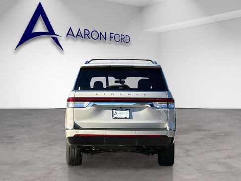 Used 2024 Lincoln Navigator Reserve image 4