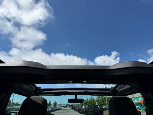 Used 2023 Jeep Wrangler Unlimited w/ Sun & Screen Package AWD/4WD image 12
