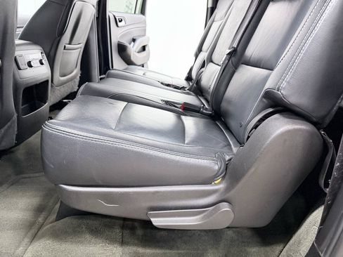 Used 2015 GMC Yukon XL SLE w/ Convenience Package RWD image 32