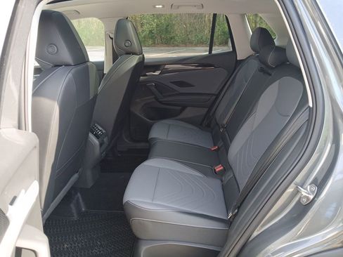 New 2026 Volkswagen Tiguan SE FWD image 24