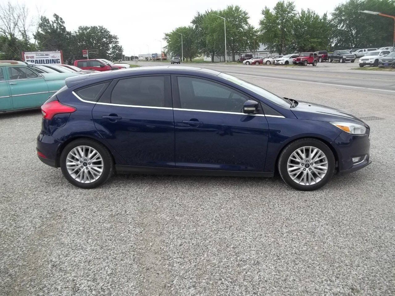 Used 2016 Ford Focus Titanium w/ Titanium Cold Weather Package FWD image 4