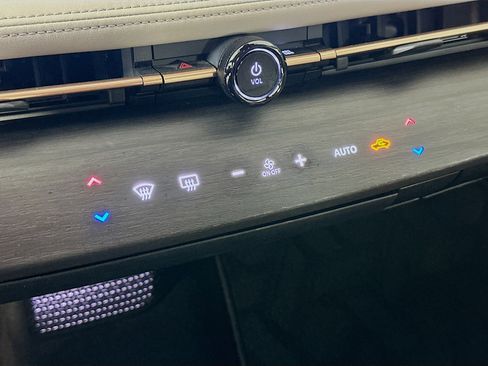 Used 2023 Nissan Ariya FWD image 24