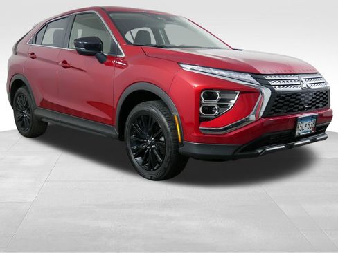 Used 2023 Mitsubishi Eclipse Cross LE AWD/4WD image 2