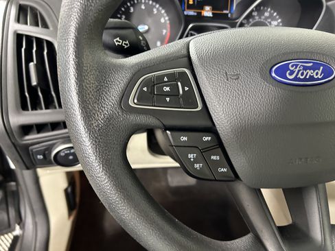Used 2017 Ford Focus SE FWD image 14