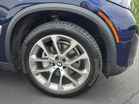 Used 2024 BMW X5 xDrive40i w/ Premium Package AWD/4WD image 3