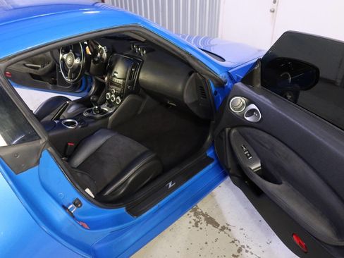 Used 2009 Nissan 370Z Touring w/ Sport Pkg image 12