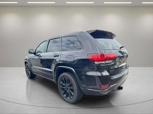 Used 2017 Jeep Grand Cherokee Altitude RWD image 8