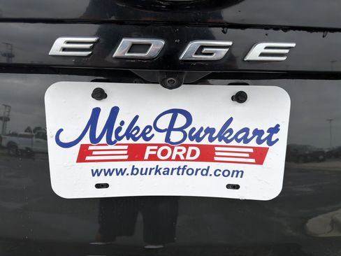Used 2023 Ford Edge Titanium w/ Class II Trailer Tow Package AWD/4WD image 11