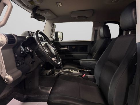 Used 2012 Toyota FJ Cruiser 4WD w/ Upgrade Pkg image 12