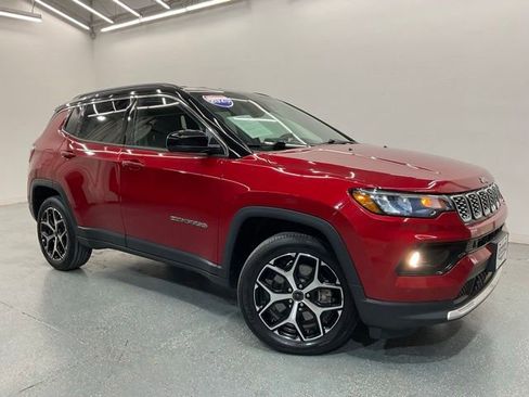 Used 2025 Jeep Compass Limited AWD/4WD image 2