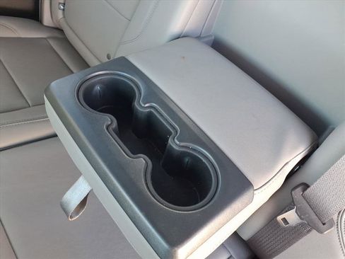 Used 2022 GMC Sierra 1500 SLT w/ SLT Convenience Package image 9