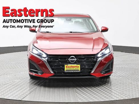 Used 2023 Nissan Altima 2.5 SV w/ SV Premium Package AWD/4WD image 2