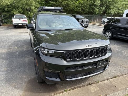 Used 2023 Jeep Grand Cherokee L Limited w/ Luxury Tech Group II AWD/4WD image 4