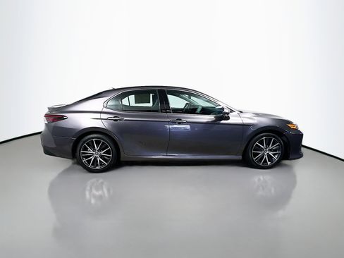 Used 2024 Toyota Camry XLE FWD image 3
