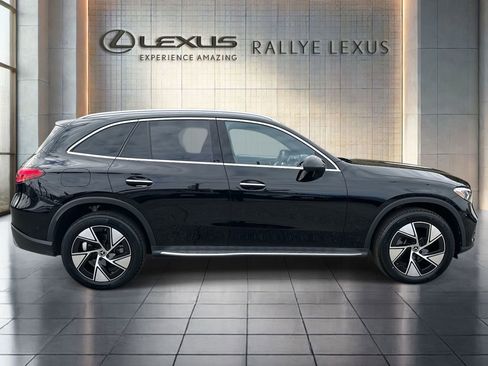 Used 2024 Mercedes-Benz GLC 300 4MATIC image 2