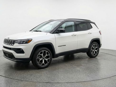 Used 2025 Jeep Compass Limited AWD/4WD image 3