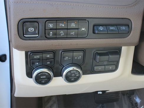 Used 2024 GMC Yukon XL Denali w/ Denali Reserve Package image 18