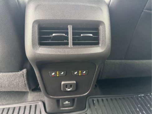 Used 2024 Chevrolet Equinox Premier image 15