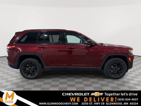 Used 2025 Jeep Grand Cherokee Altitude AWD/4WD image 1
