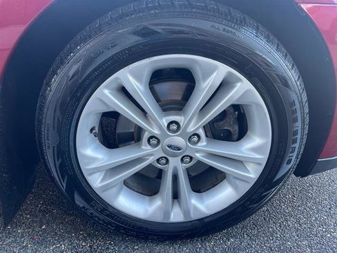 Used 2015 Ford Taurus SEL image 9