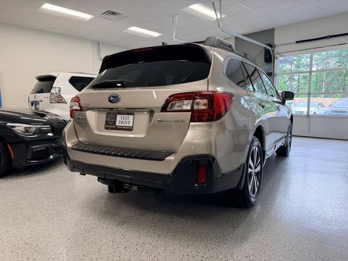 Used 2018 Subaru Outback 2.5i Limited AWD/4WD image 10